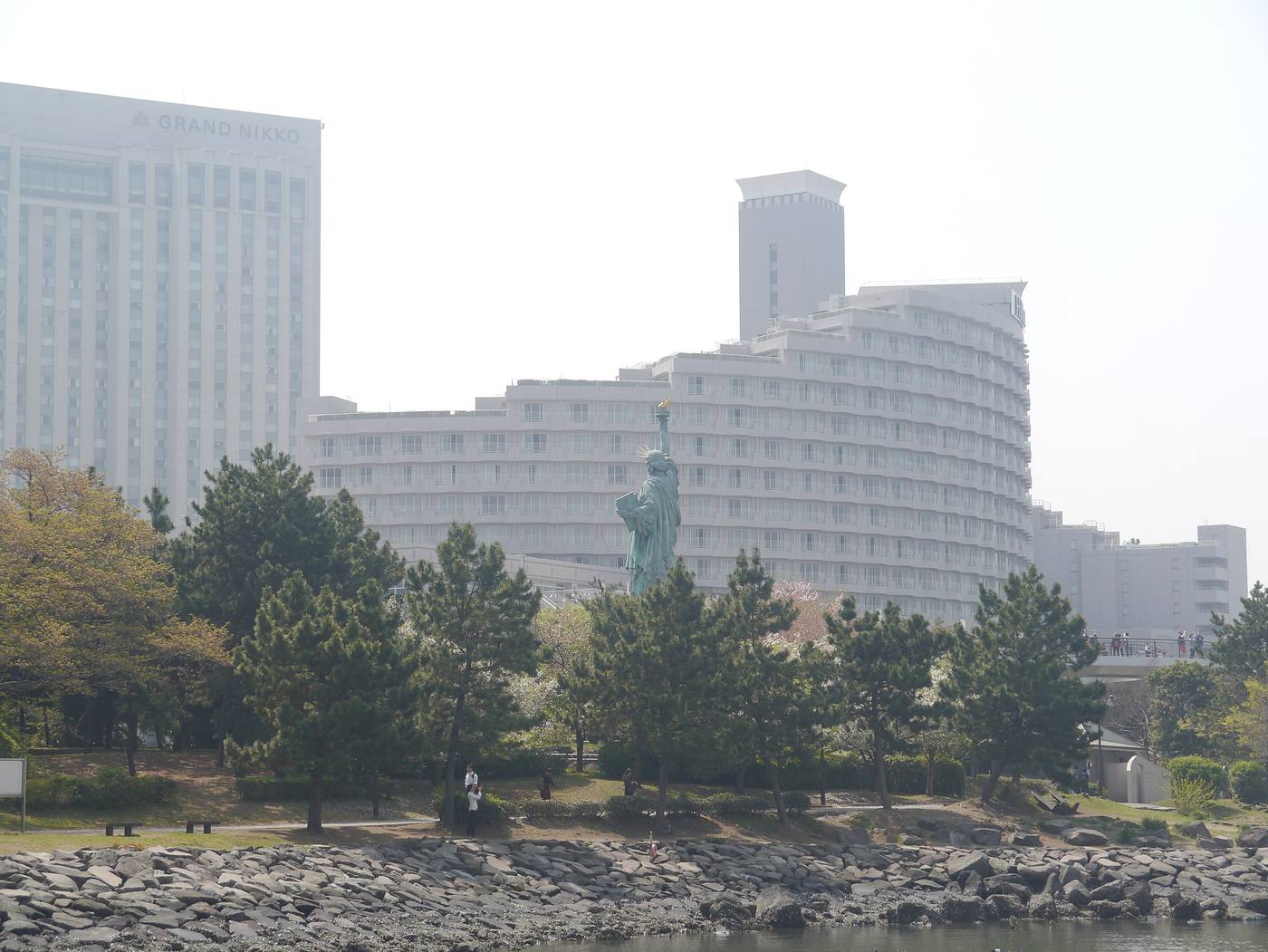 ヒルトン東京お台場。全室バルコニー付きで、ラウンジは3階