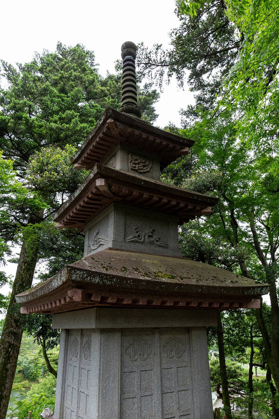 兼六園の石塔(海石塔)