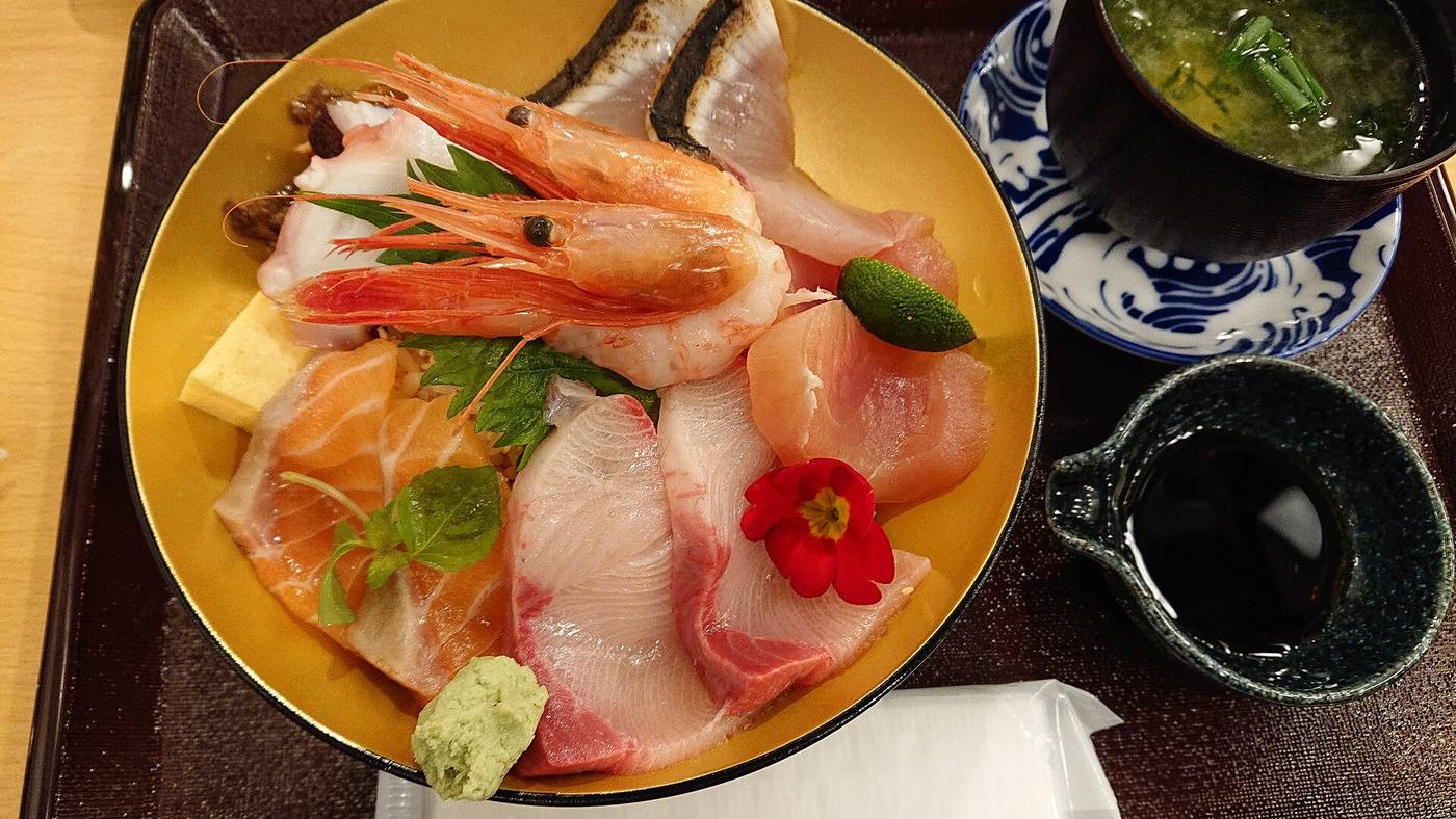 近江町市場の海鮮丼